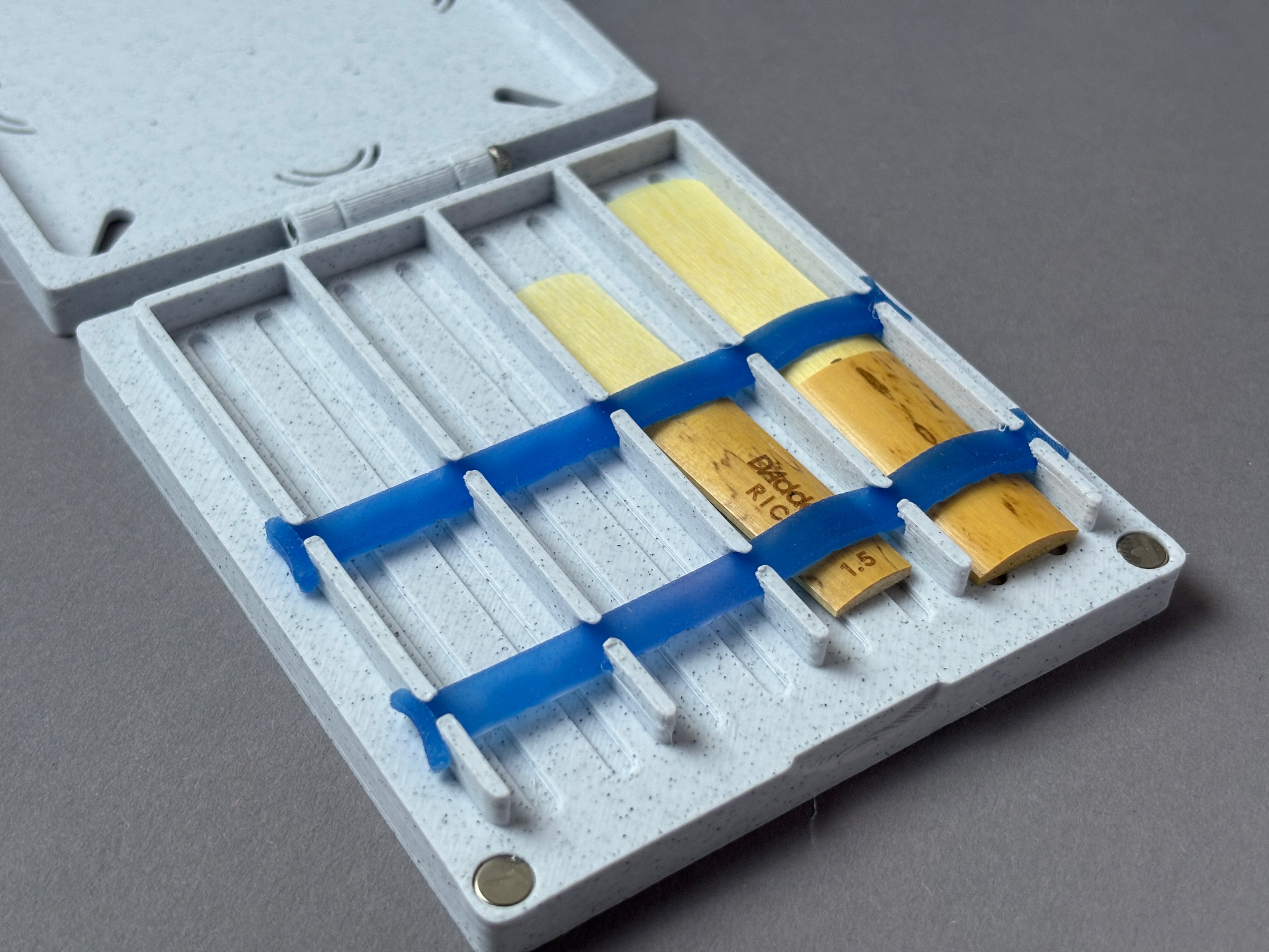 case with reeds for saxophone or clarinet removable blue silicon band strap