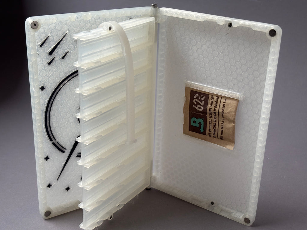 case with removable silicon straps with a humidifier slot for clarinet or saxophone handmade