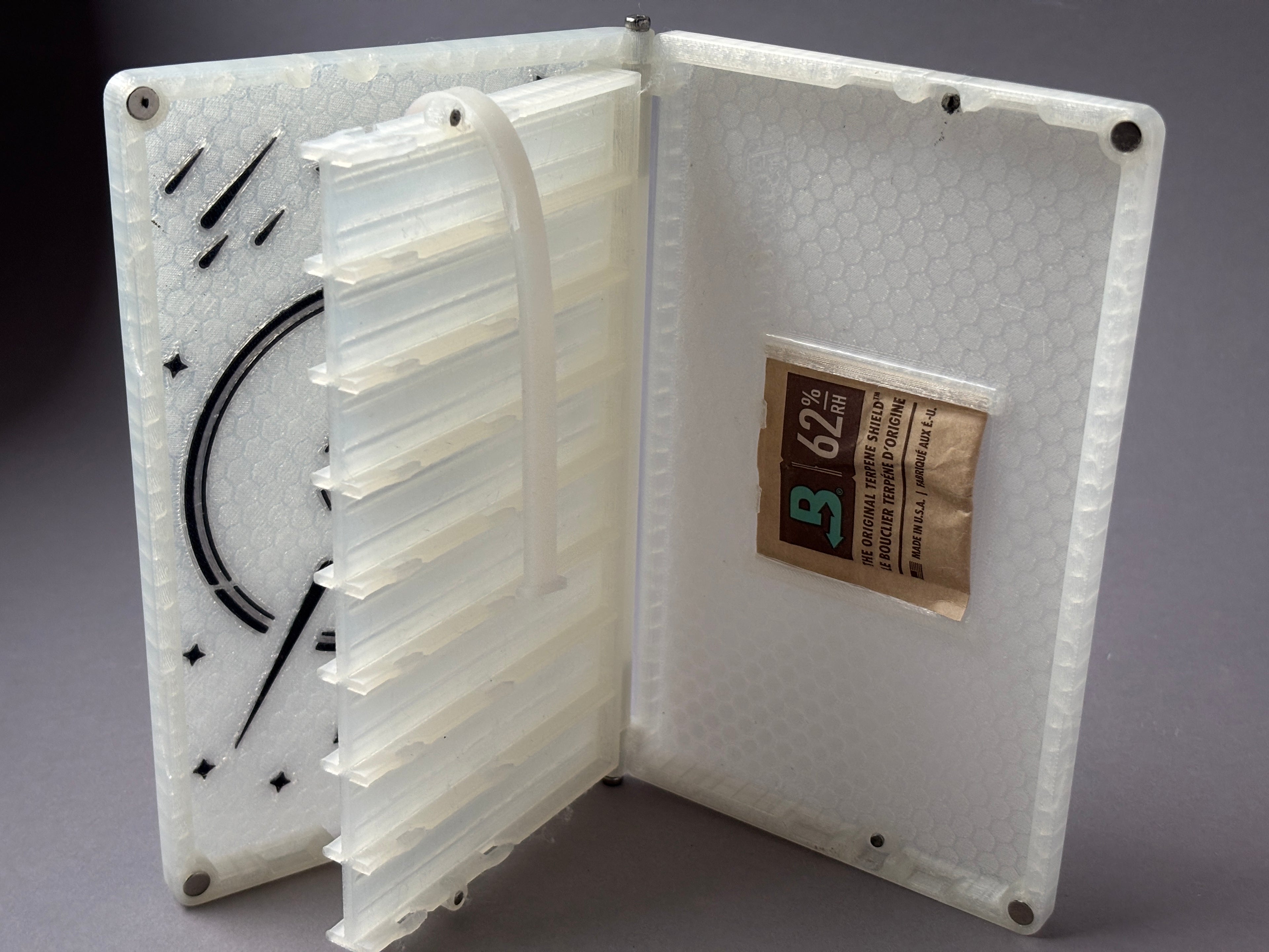 case with removable silicon straps with a humidifier slot for clarinet or saxophone handmade