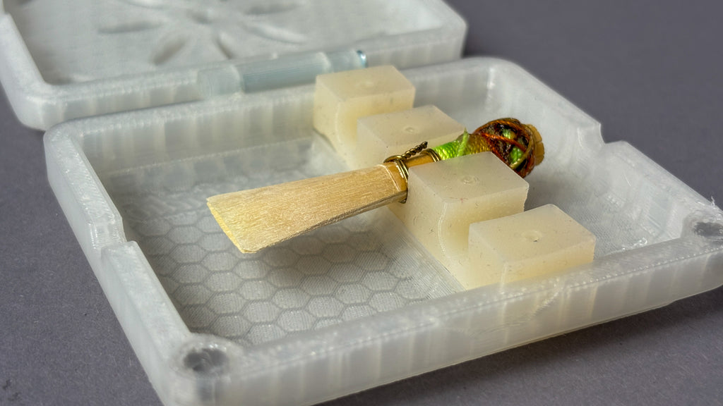 case for bassoon reeds protects reed tips